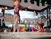 Faschingsdienstag: traditioneller Marktweibertanz 2019 auf dem Viktualienmarkt - Davor: ein Auftritt der Narrhalla (Foto: Martin Schmitz)